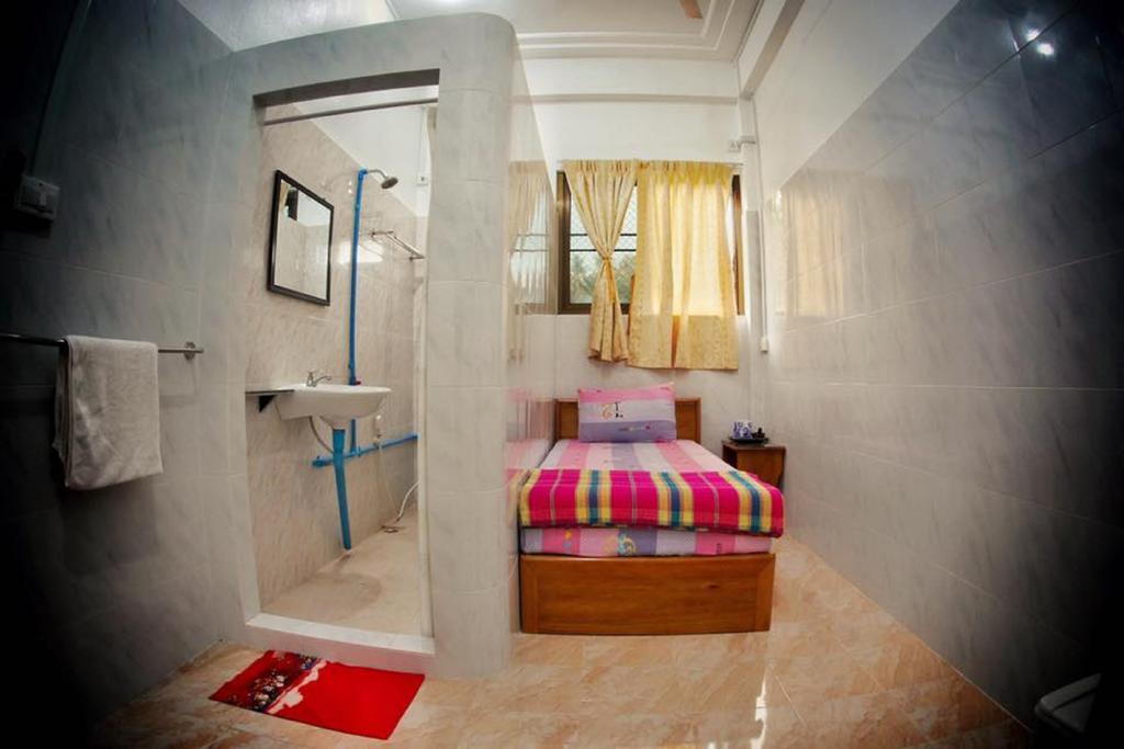 Penguin Hotel Kawthaung Kültér fotó